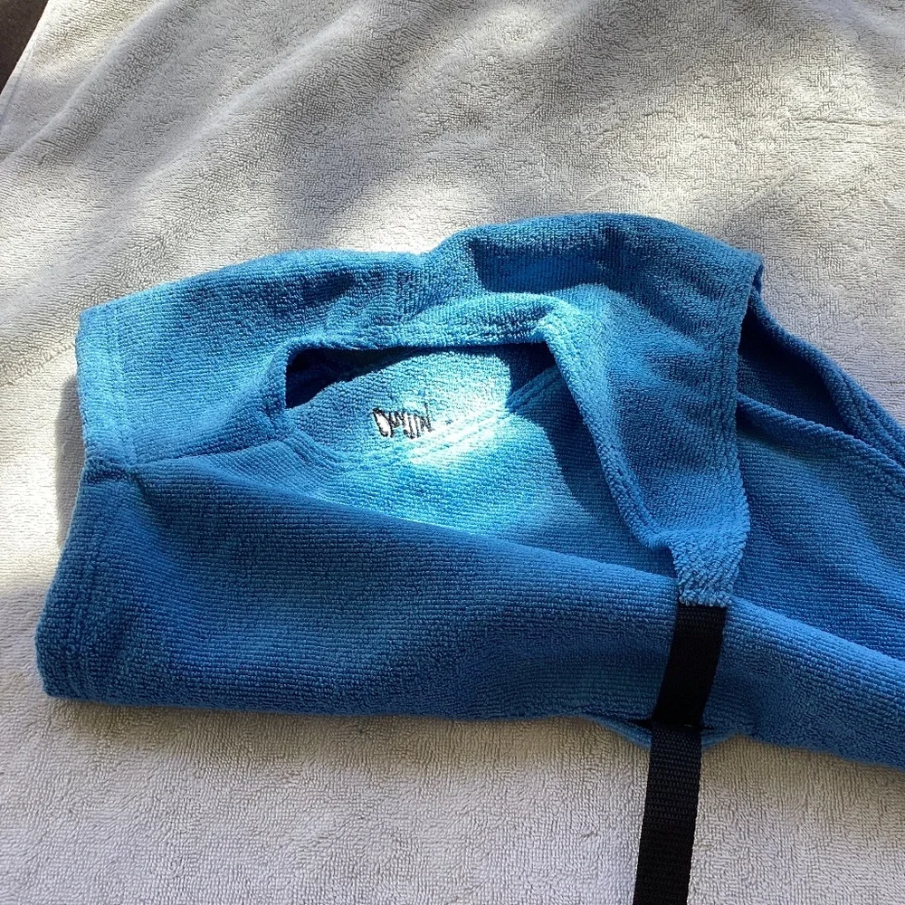 Chilly Dogs Soaker Robe - Picture 5 of 7